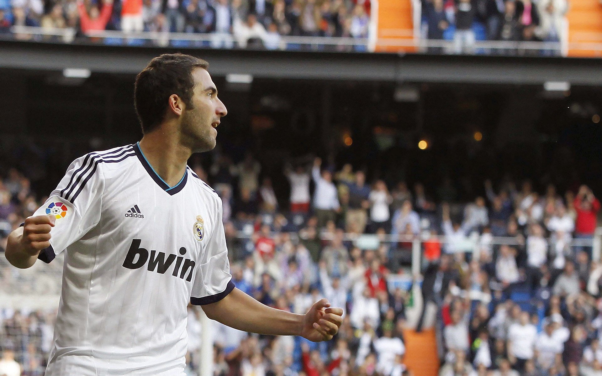 “趣味大集合：球场上的爆笑瞬间大曝光”，球赛搞笑视频